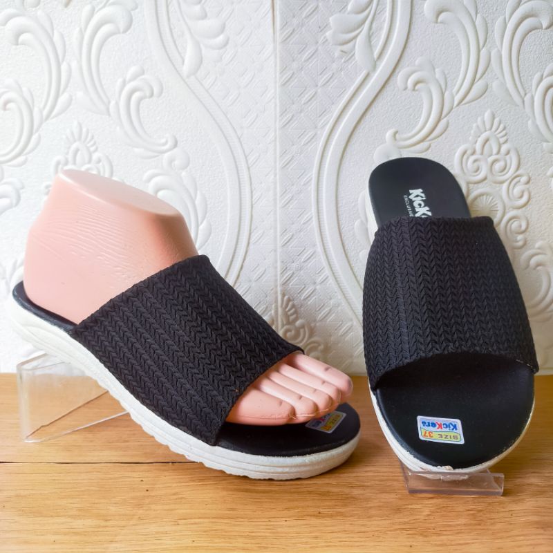 SANDAL WANITA RAJUT/ KICKERS SLOP RAJUT