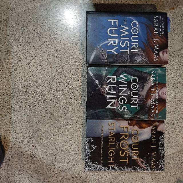 A court of mist and fury, a court of wings and ruin, a court of frost and starlight Sarah J. Maas HC