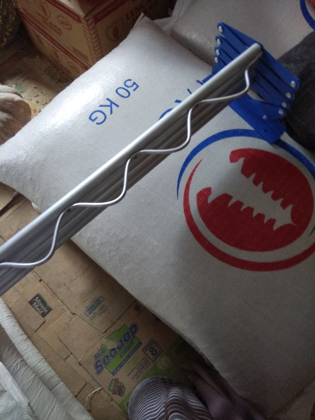 Jemuran Dinding Alumunium Capstok / Cantolan Hanger