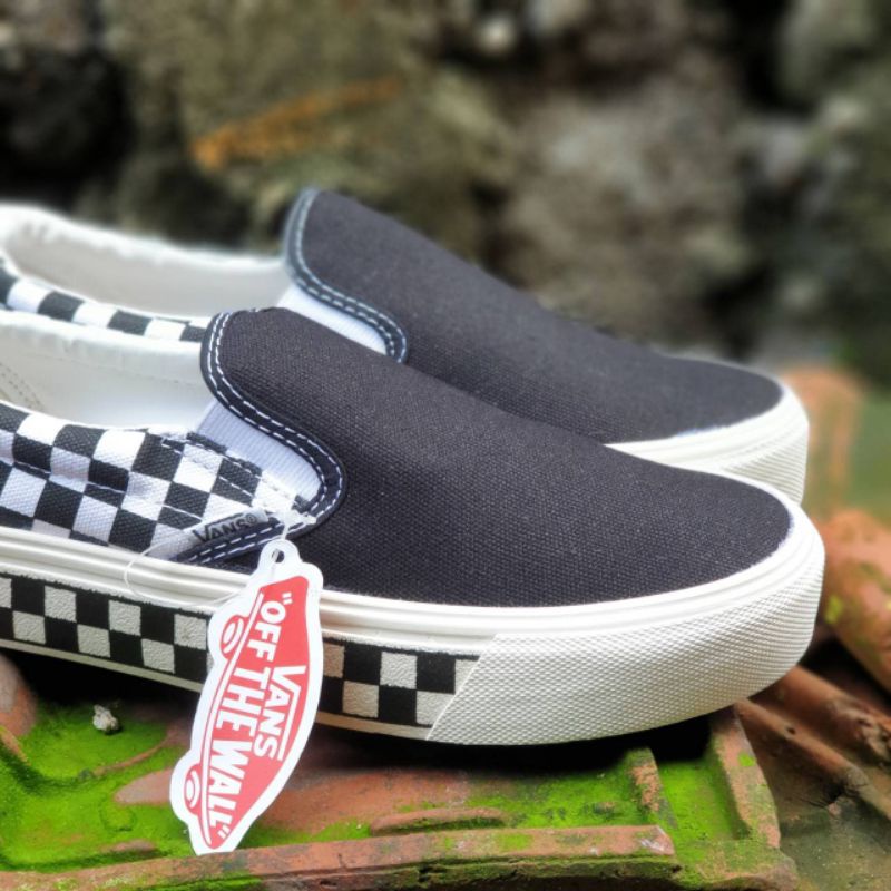 Sepatu VANS ChecBoard Slip On. Ukuran 36-43 unisex. Grade Ori