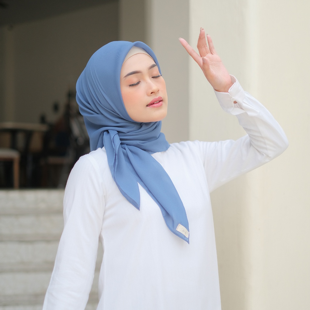 HIJAB POLLYCOTTON PREMIUM / HIJAB SEGI EMPAT / KERUDUNG SEGI EMPAT / HIJAB POLLYCOTTON / JILBAB SEGI EMPAT-DENIM