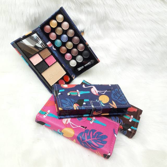 Paket Set Make Up Eyeshadow Pallete Make Up Set 4in1