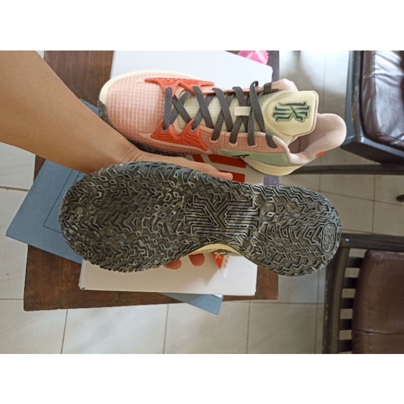 Nike Kyrie 4 Low BNOB Original