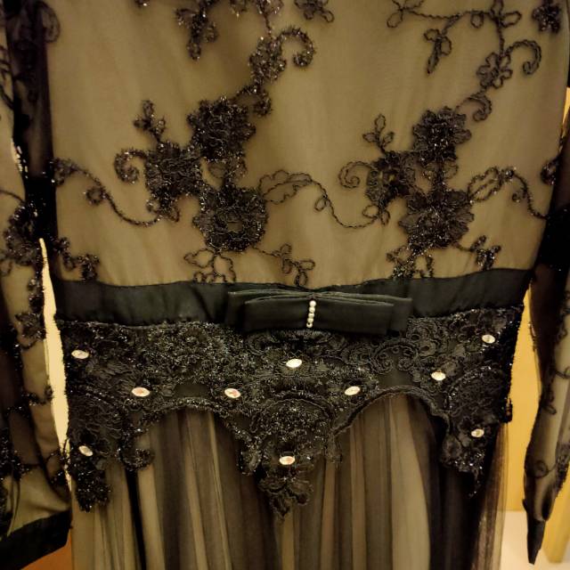 PRELOVED Gaun/Dress/Motif Brokat Hitam
