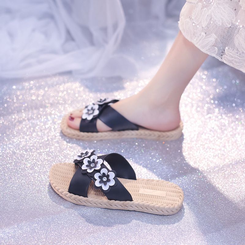 Sandal Flat Jelly Shoes Bunga Tiga Wanita Import S2