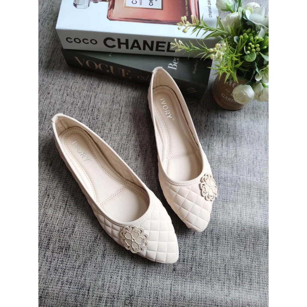 Ivory Sepatu Flat Wanita Import Terbaru 888-304