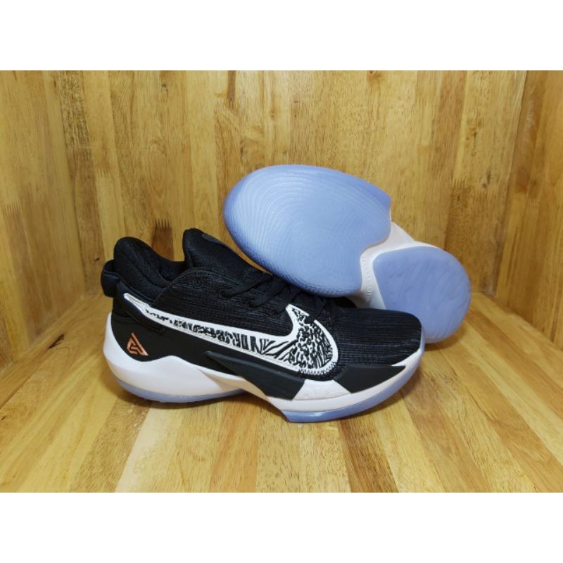 sepatu basket Nike greak freak 2 black white