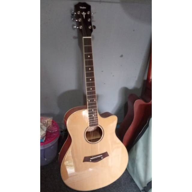 Gitar Akustik Taylor