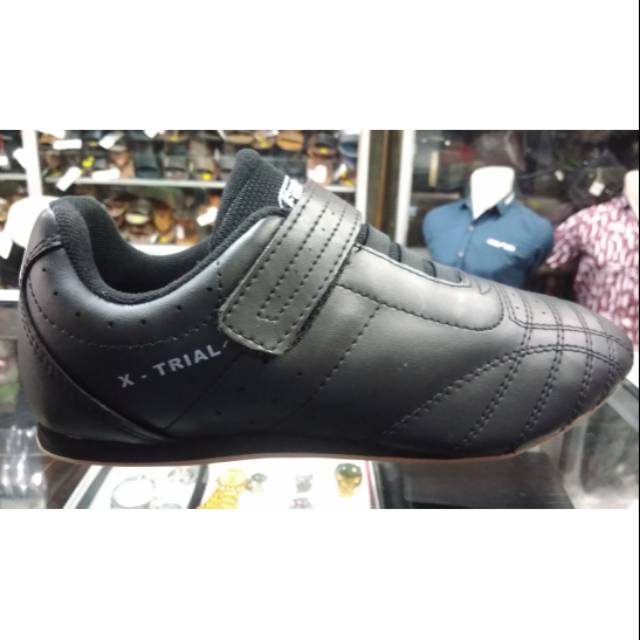 FANS - X-trial, Sepatu Sekolah Hitam Lem