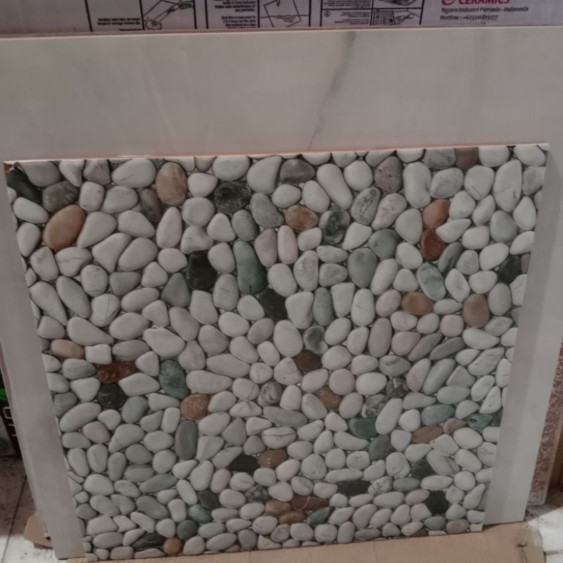 keramik lantai garasi 50x50 motip batu