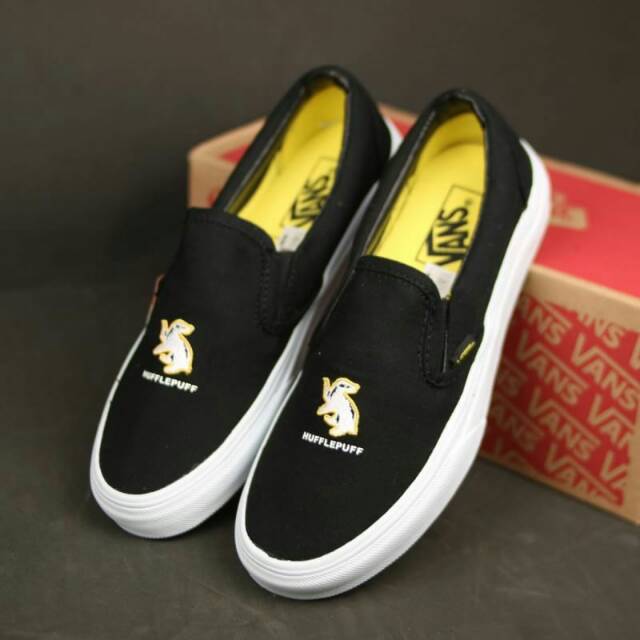 حافة ثقيل رو hufflepuff slip on vans 