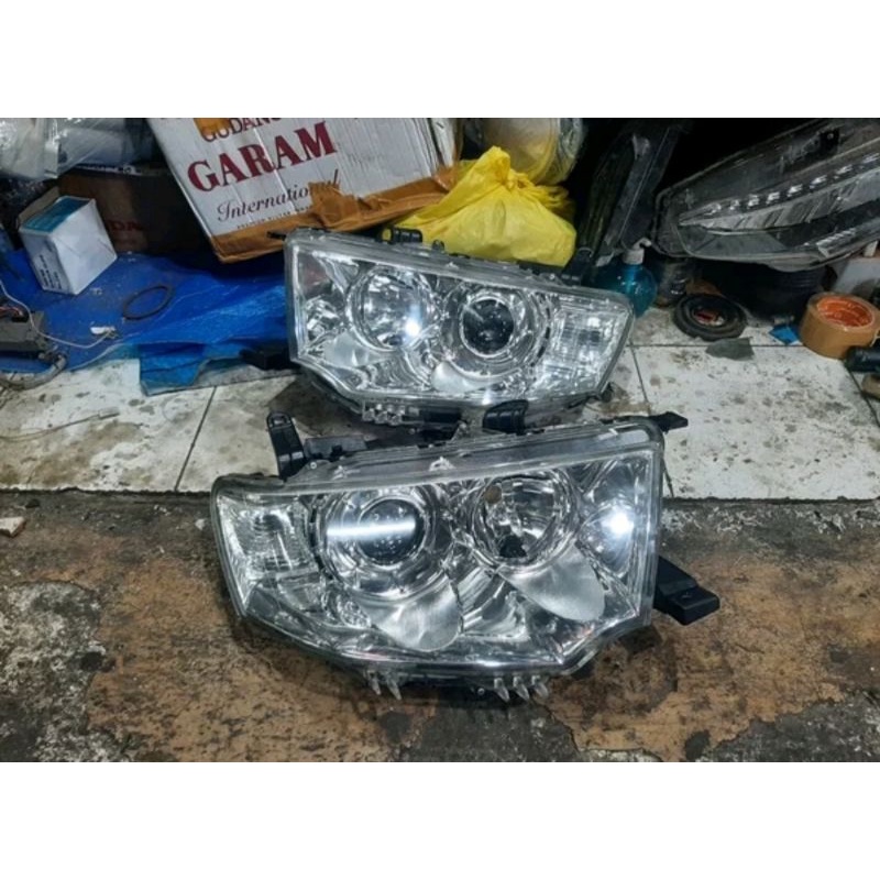 headlaml headlight lampu depan mitsubishi pajero dakar type HID