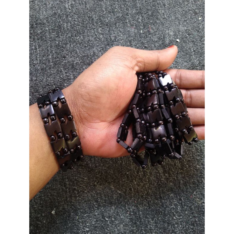 gelang kokka motif huruf N hitam atau coklat