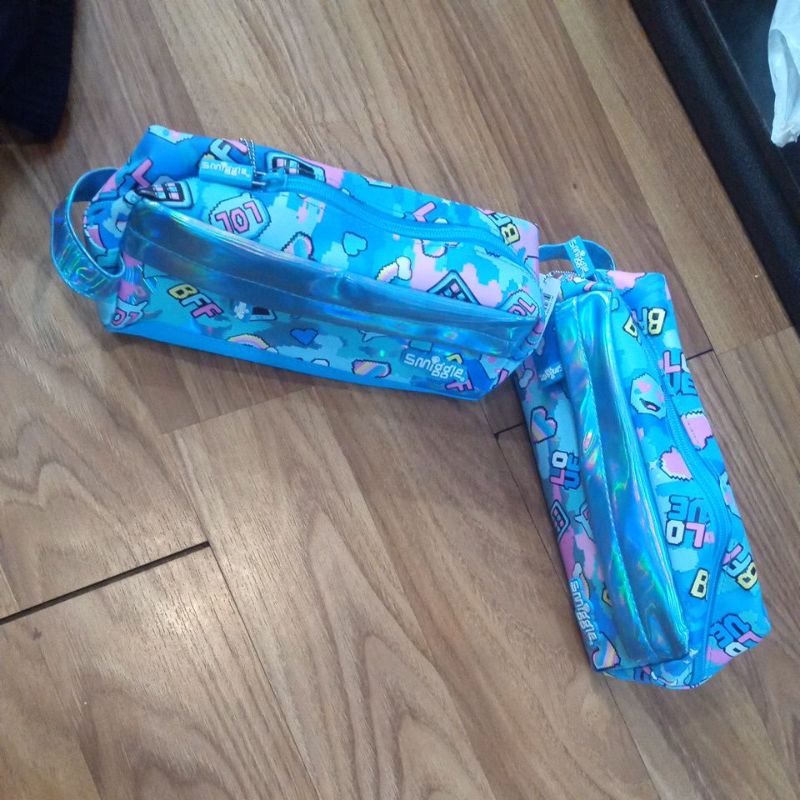 

smiggle pencil case LOL BFF biru