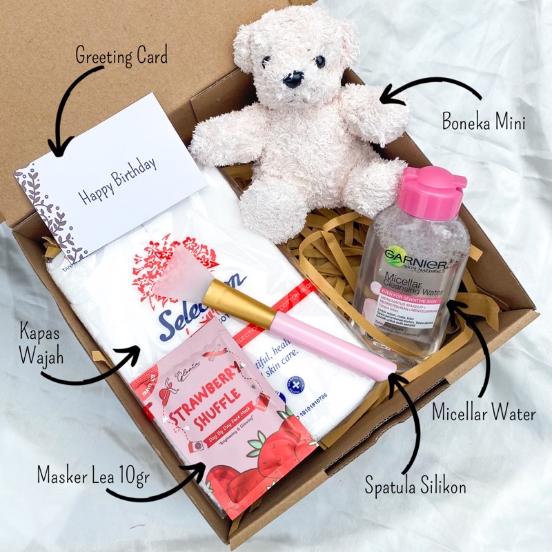 [G6668] GIFT BOX CEWEK BONEKA MINI DAN MICELLAR WATER/KADO PACAR/KADO CEWEK/KADO ANNIVERSARY/KADO SIDANG/KADO ULANG TAHUN/KADO PERNIKAHAN/HADIAH ULANG TAHUN/KADO SEMPRO/KADO WISUDA/KADO KOMPRE/KADO MASKER/HAMPERS CEWEK