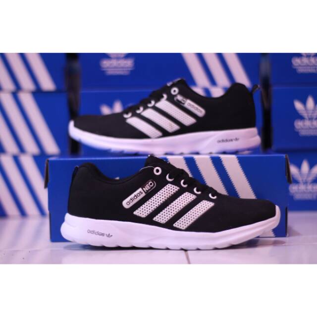 SEPATU OLAHRAGA ADIDAS NEO HITAM PUTIH