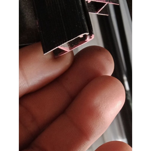 rel kaca coklat etalase