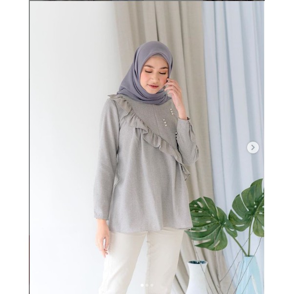 Claire Blouse in ashgrey Size M by Wearing Klamby