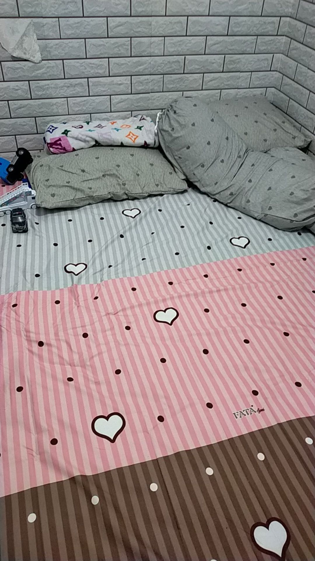 Sprei B4 Fata New Trinity 180x200