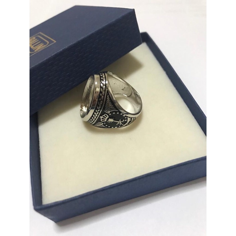 Kerangka /Cangkang Cincin Pria Batu Akik Model Mahkota Warna Putih List Hitam  Import