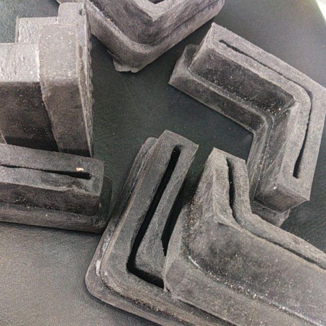 Karet Siku 4cmx4cm Meja Kursi Interior Ranjang Tempat Tidur Teknik