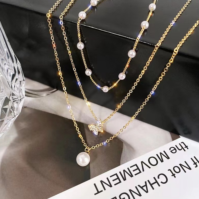 Kalung Multilayer Aksen Kupu-Kupu Mutiara Berlian Penuh