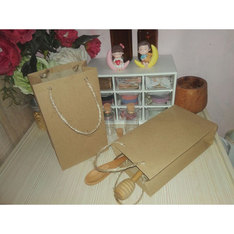 

paperbag coklat craft 16x9x5cm tebal 125gram (polosan)