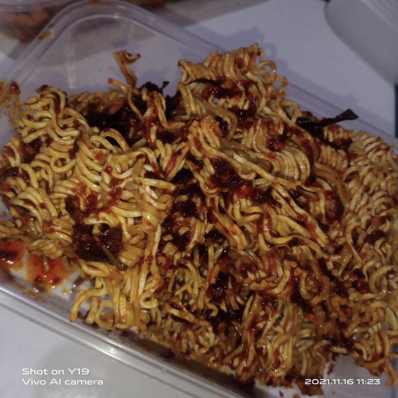 

mie kriuk daun jeruk 1/2kg