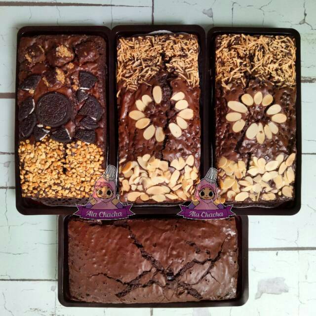 

Brownies Fudge Premium Shiny Crust Homemade Aneka Topping - Cemilan Enak