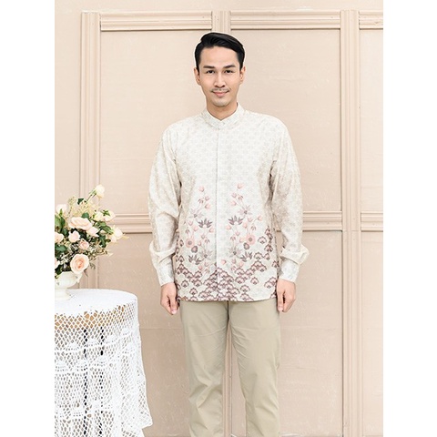 Keenan Shirt in Sea Rose Asli Wearing Klamby