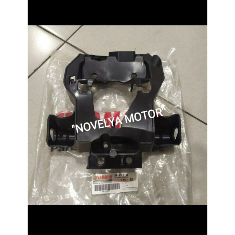 STAY 2 COVER LAMPU DEPAN BAGIAN BELAKANG BYSON FI ORIGINAL YAMAHA 2UP-F317F-00
