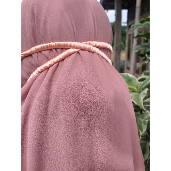 Masker kain (hijab) bahan brokat