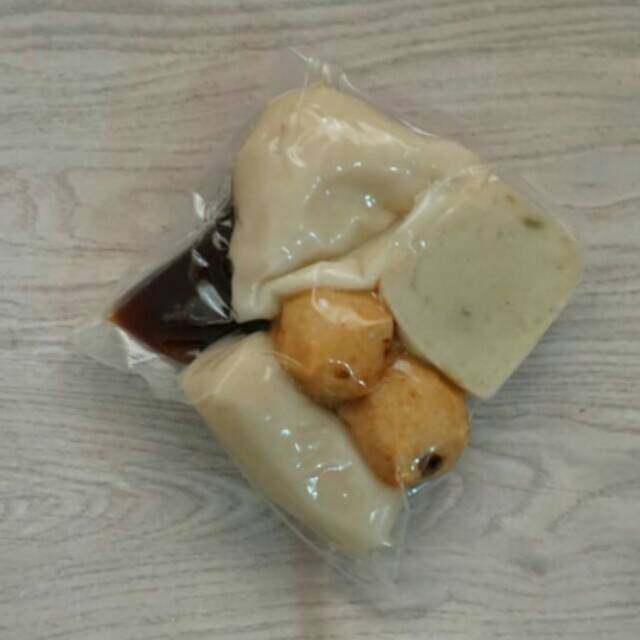 

Pempek ikan tenggiri