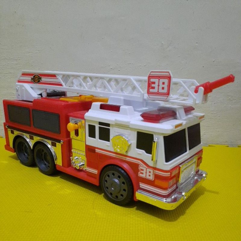 Preloved Fastlane Jumbo Fire Engine Truck Mainan Pemadam Kebakaran Toys R Us Not Dickie Toys Bruder 