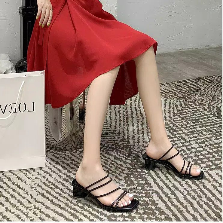 Heels wanita hak tahu dealova kekinian