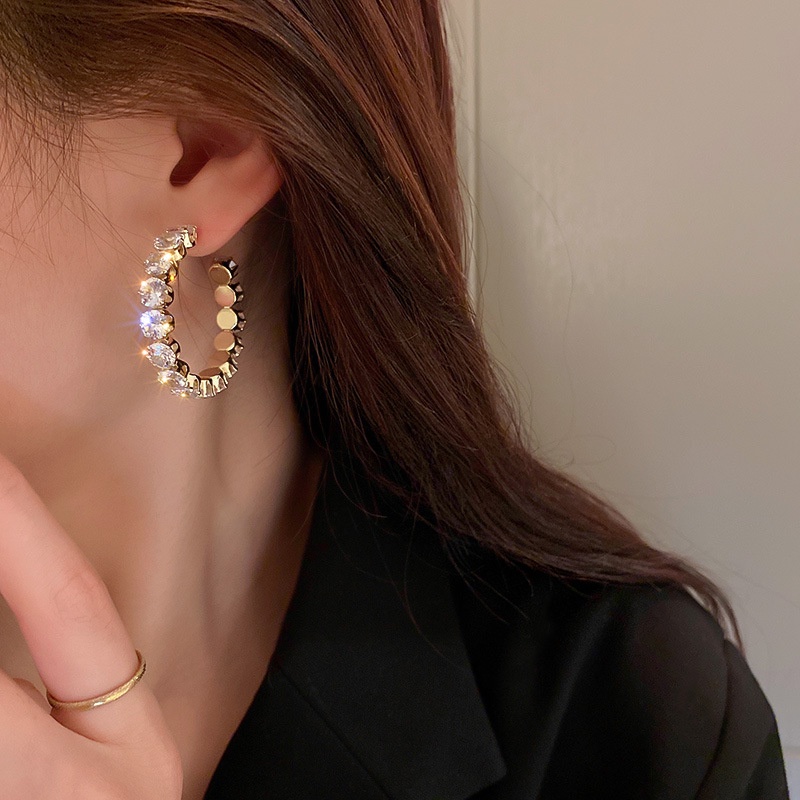 Anting Bentuk C Bahan zircon Warna Hijau