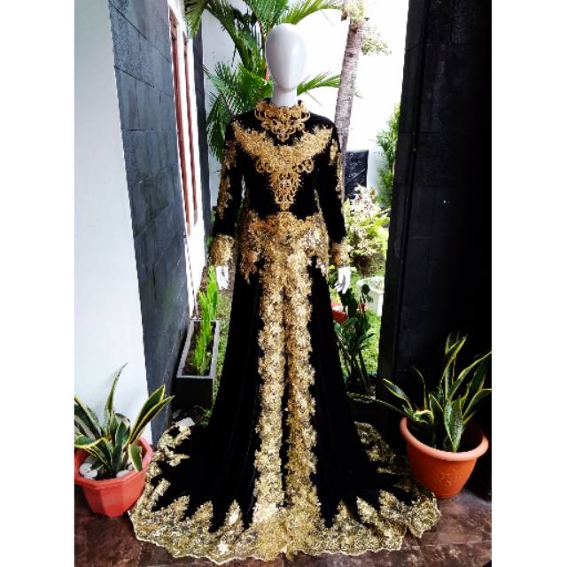 Kebaya manten bludru hitam