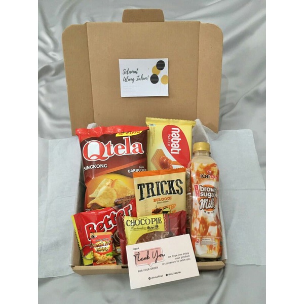 

SIGNATURE SNACK BOX / HAMPERS/ GIFT BOX/ HADIAH ULANG TAHUN/ HADIAH WISUDA