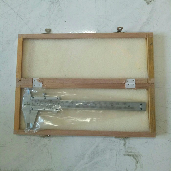 

Jangka Sorong/Sigmat Boks Kayu 6" Merk Tricle Brand