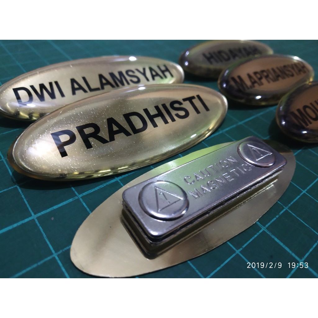 

Name Tage Papan Nama Oval Kuningan Magnet