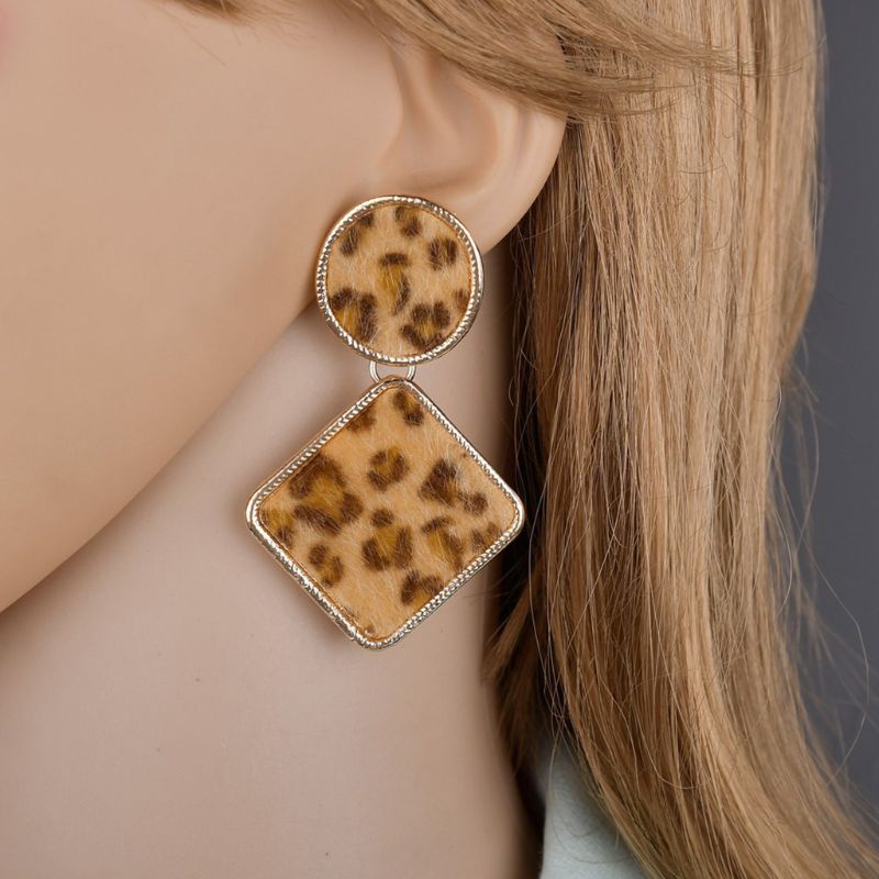 Siy 1 Pasang Anting Tusuk Gantung Wanita Bahan Alloy Desain Geometri Print Leopard Gaya Vintage / Minimalis