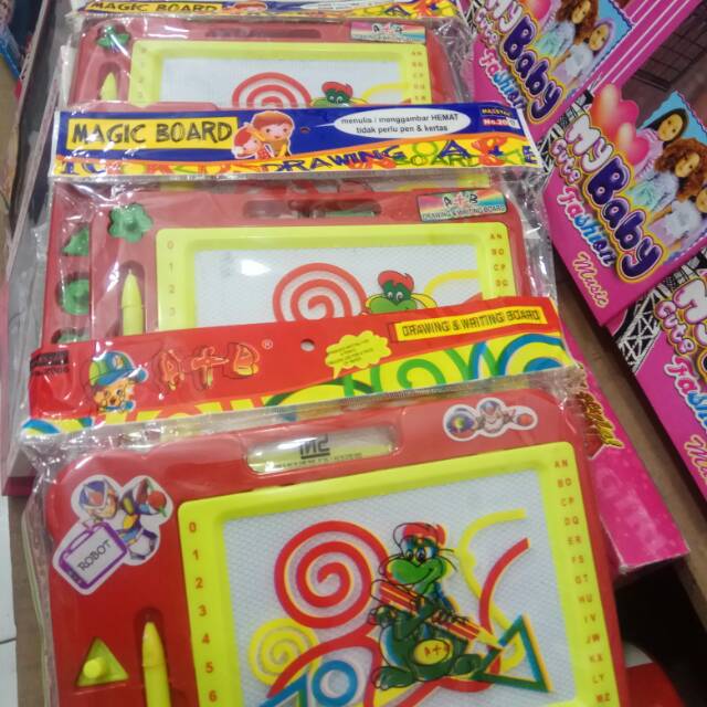 

Papan tulis magnet random.