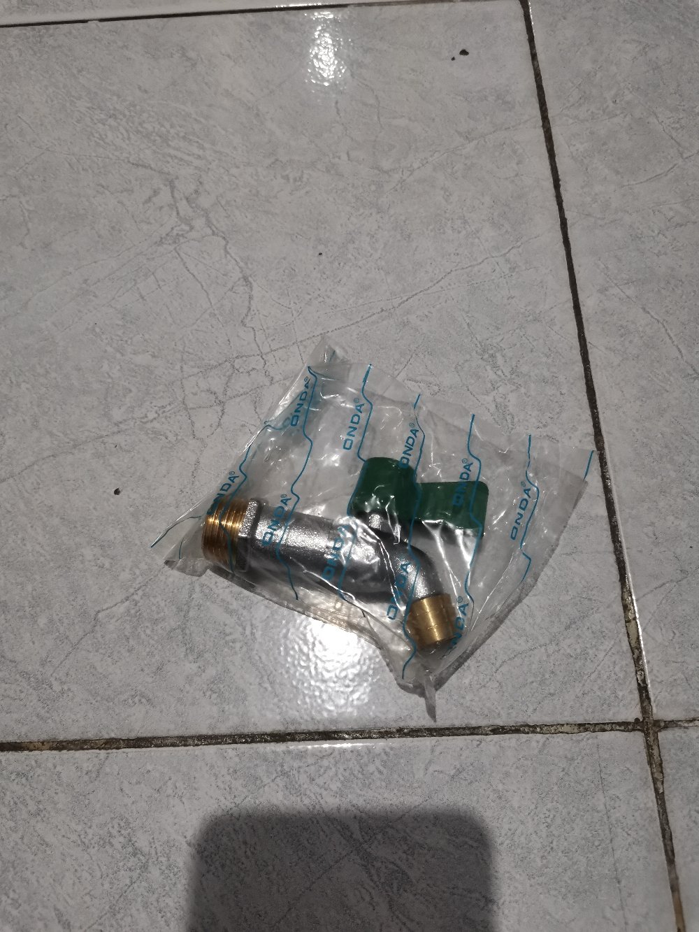 Kran Air Onda Kuningan . Kran Taman . Kran Onda Kuningan Kubc 1/2”