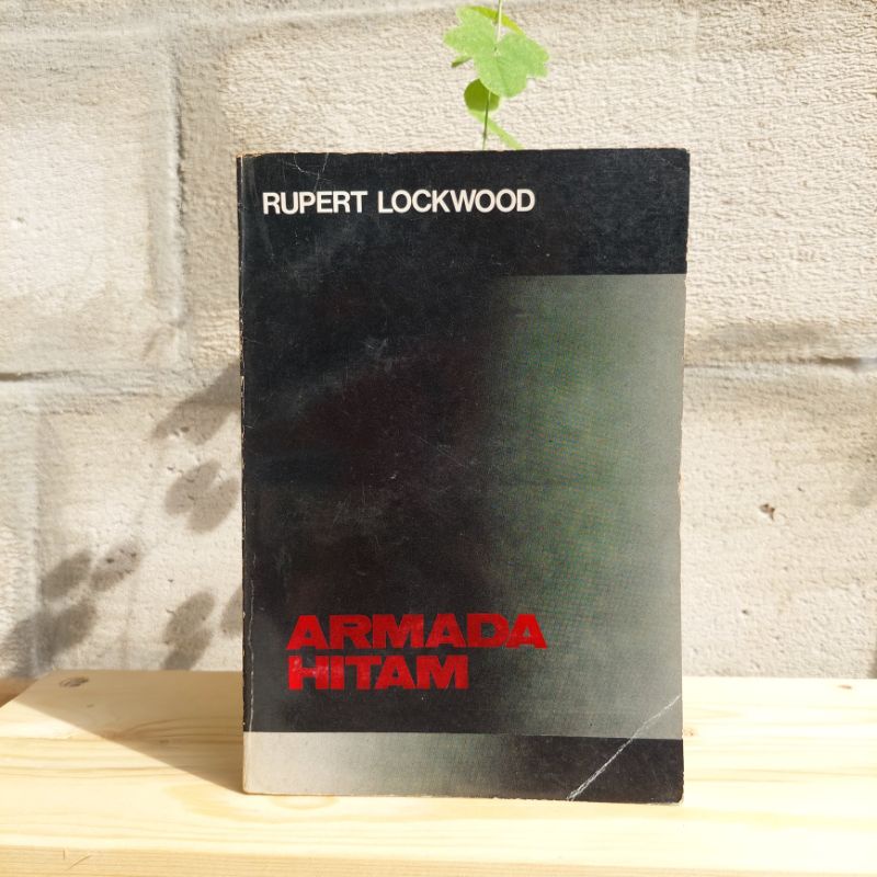 Armada Hitam karya Rupert Lockwood buku sejarah original