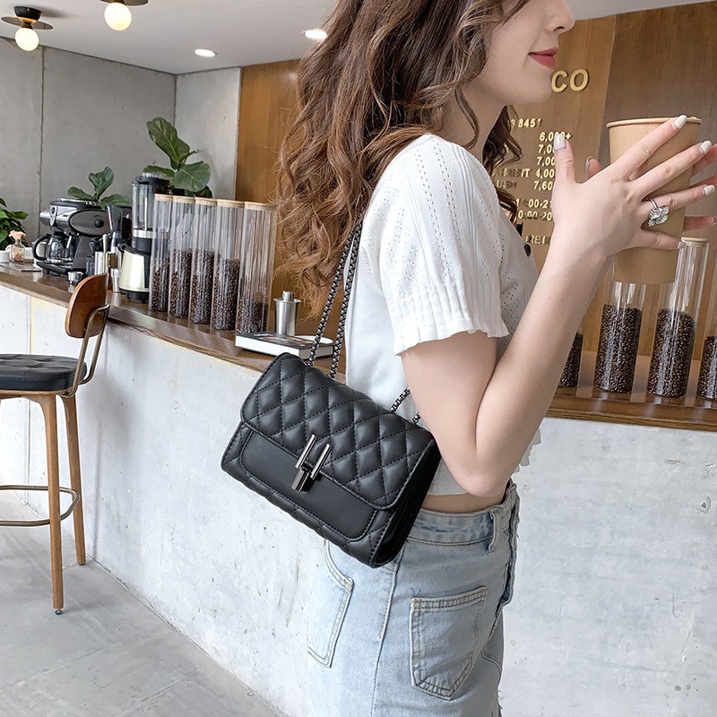 Tas Selempang CHELSI AMORA SK BLACK Sling Bag Wanita Cantik Style Bordil Tali Rantai Slingshot Key Terbaru