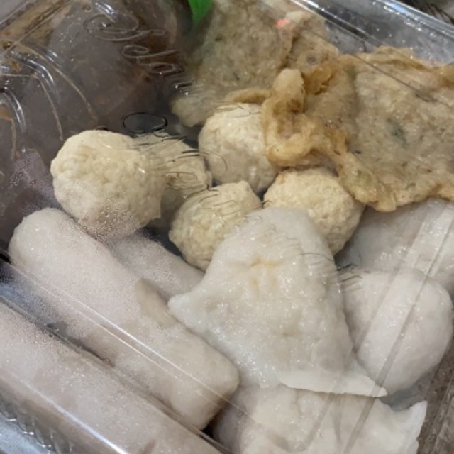 

Pempek palembang campur besar