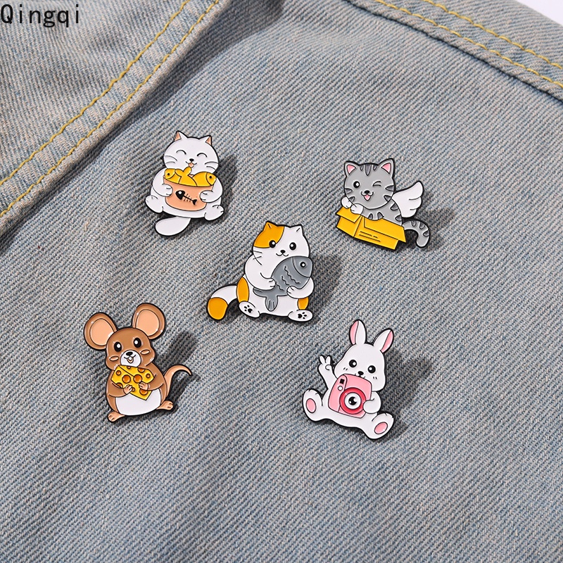 Bros Pin Enamel Bentuk Kartun Kucing / Ikan / Tikus / Kelinci Bahan Alloy