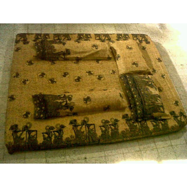 SPREI BATIK PEKALONGAN MOTIF WAYANG 3