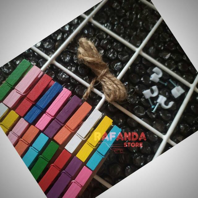 iDk90 Paket Wire Grid Wall + 20Pcs Wooden Klip Bonus Tali Rami Gantungan Aksesories Foto Polaroid