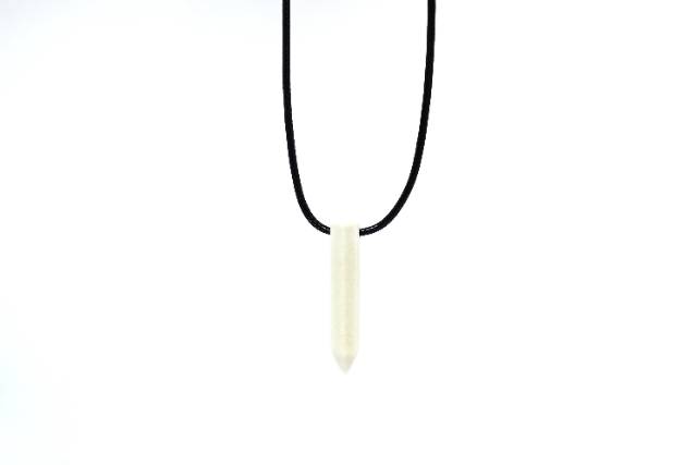 Kalung Pria Cowok Tali Hitam Liontin Warna Putih Soft White Pendant Mamori Murah